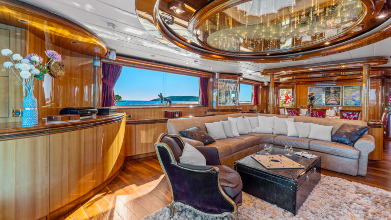 Main Salon Lounge