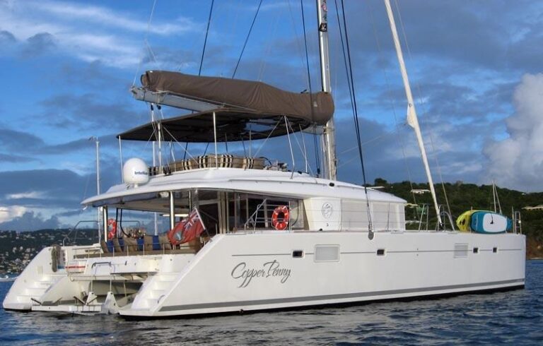 COPPER PENNY - At anchor
