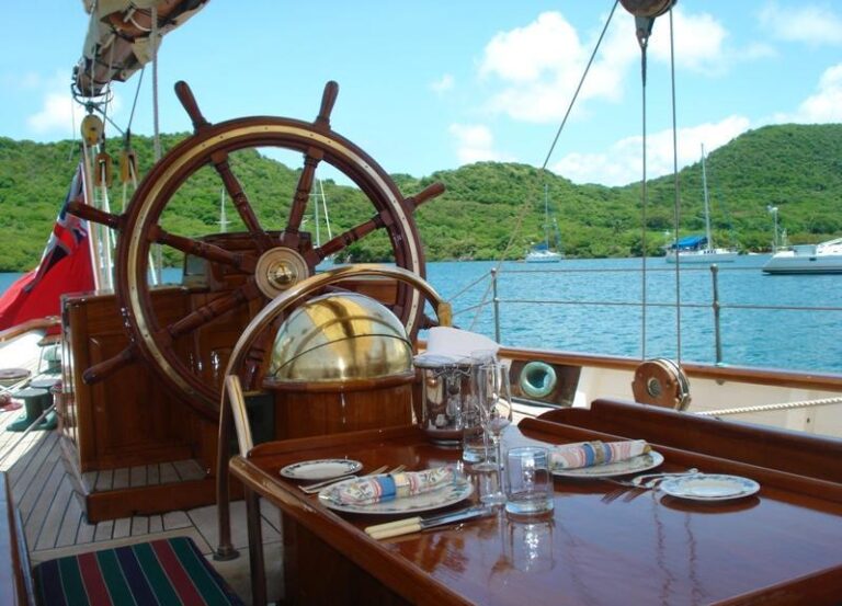 CORAL OF COWES -  Cockpit