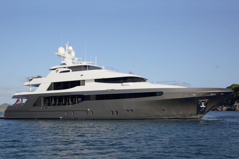 CRESCENT 145 LUXURY SUPERYACHT