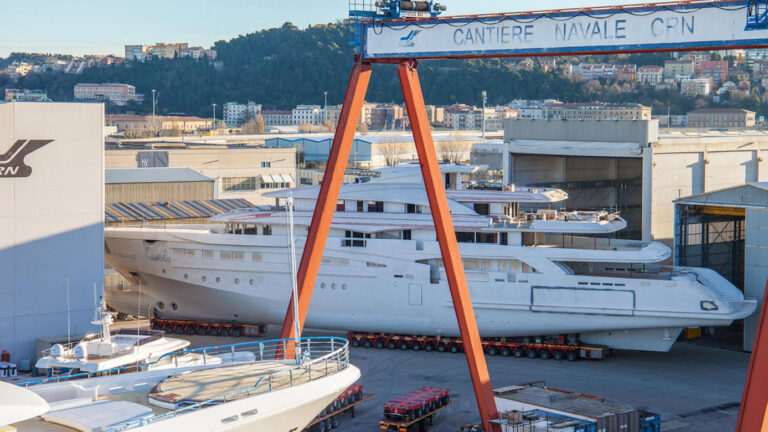 CRN 135 Superyacht MIMTEE