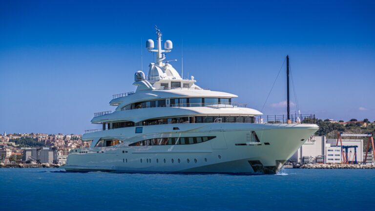 CRN Superyacht MIMTEE