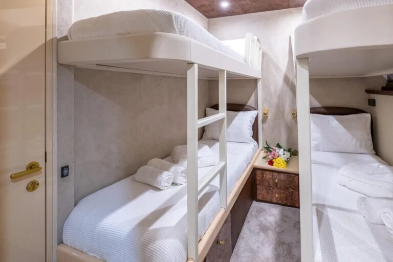 Cabin With Four Bed