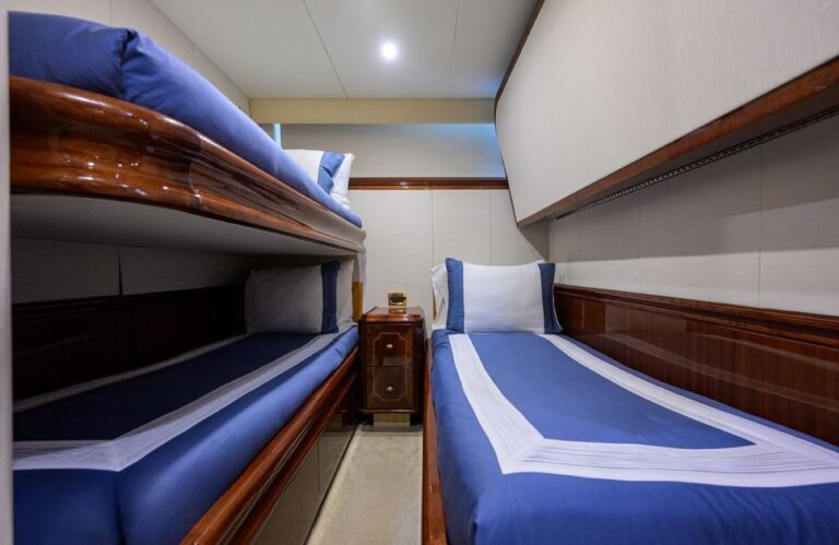 Cabin With Triple Bed