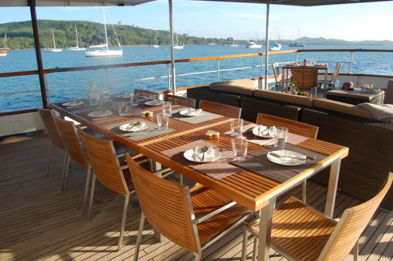 Calisto - Dining Al fresco On The Sundeck