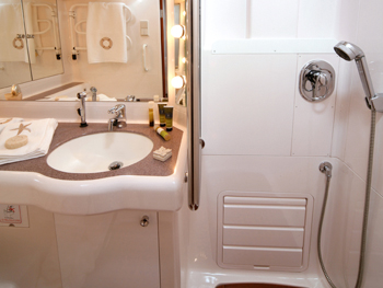 Callisto - Guest Bathroom