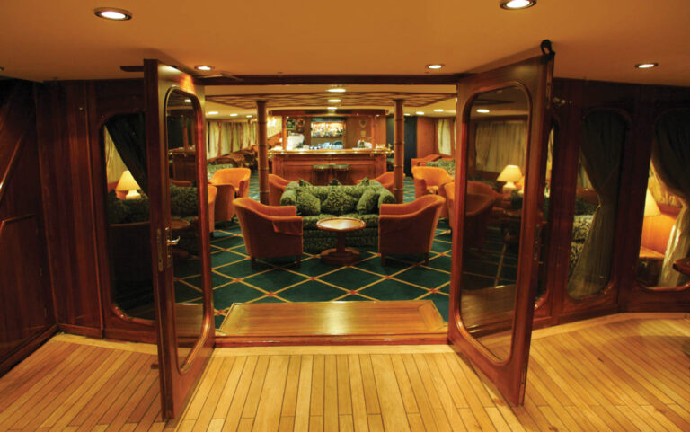 Callisto_Lounge_entrance_