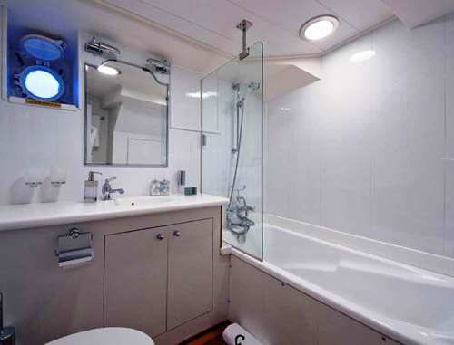 Camara C - Bathroom