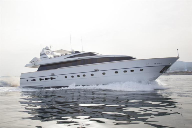 Canados B OCEAN Yacht