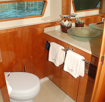 Captiva - Guest bathroom