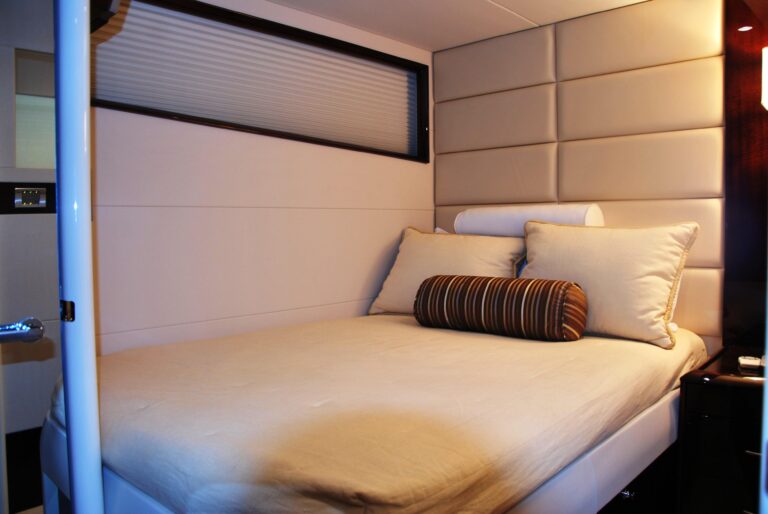 Carbon -  Double Cabin