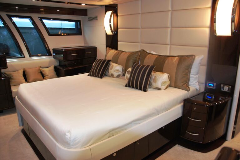 Carbon -  Master Cabin