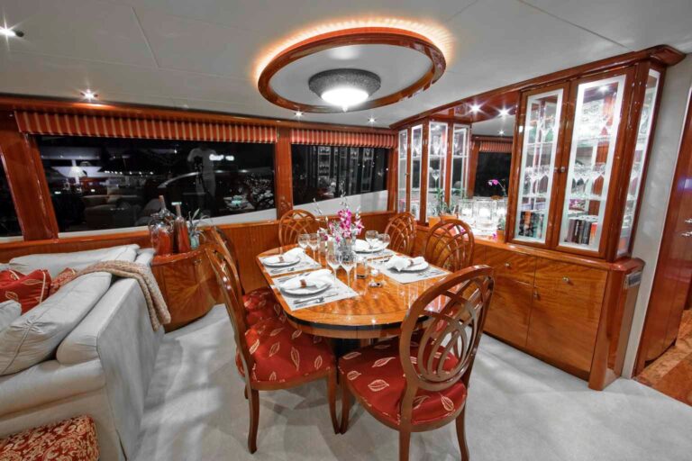 Castaway -  Dining area
