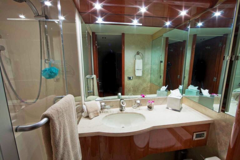 Castaway -  Guest Bathroom