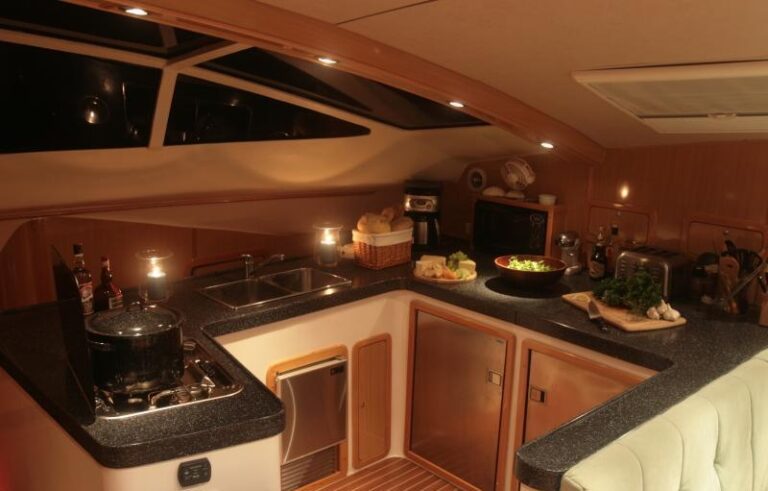 Cat AMAZING GRACE -  Galley