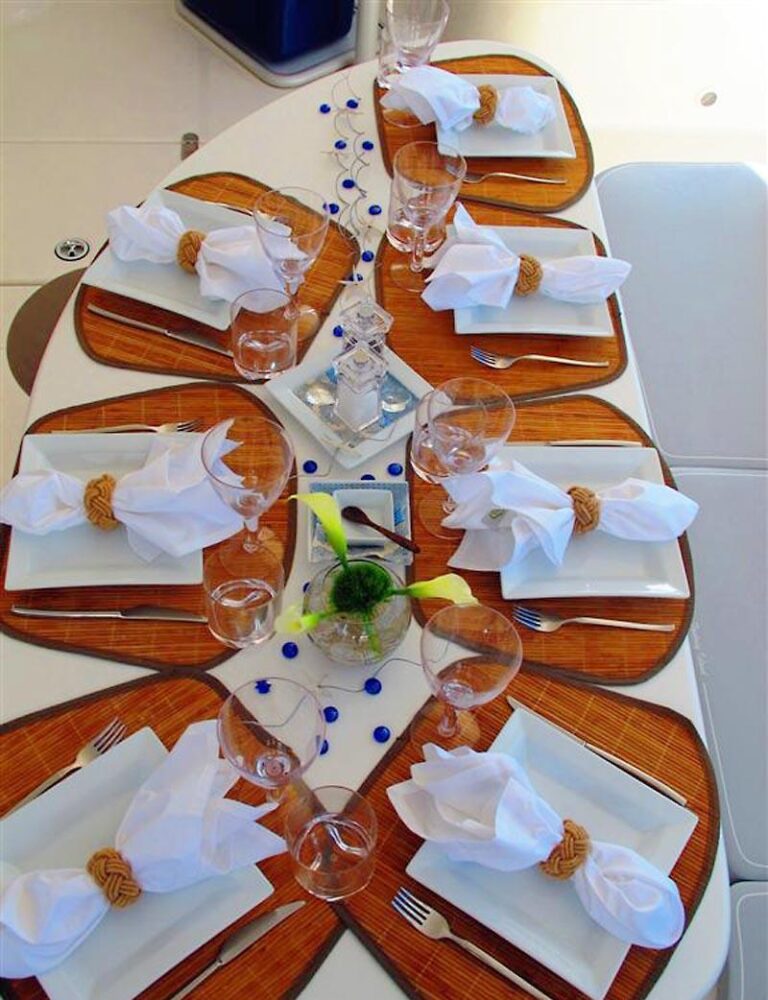 Cat FANTASY ISLAND - Dining