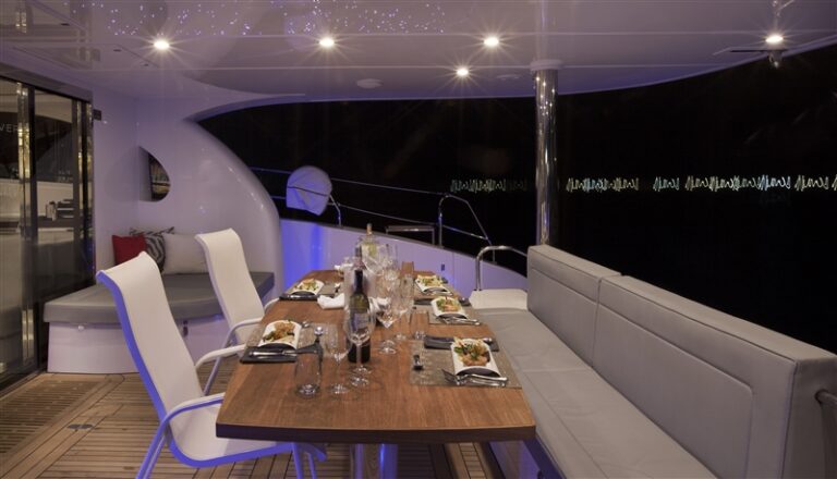 Cat FOREVER -  Aft Deck