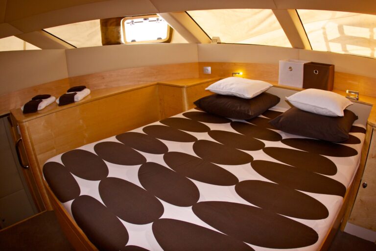 Cat JAMBO -  Double Cabin 3