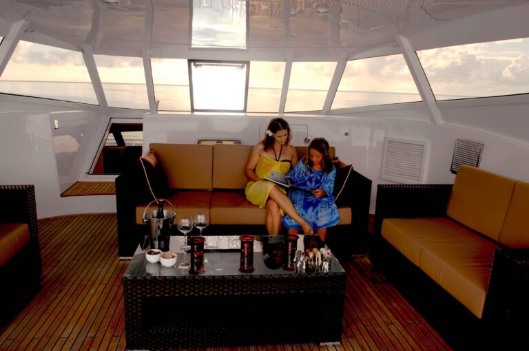 Cat JAMBO -  Relaxing on Charter