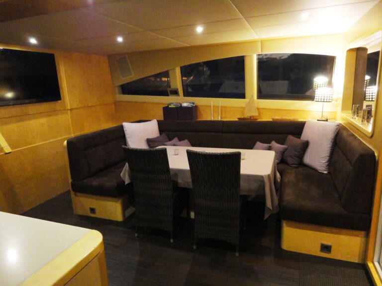 Cat JAMBO -  Salon Dining