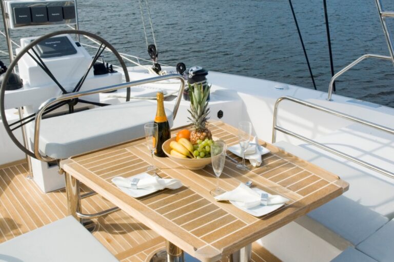 Cat ZAHORA -  Flybridge Dining