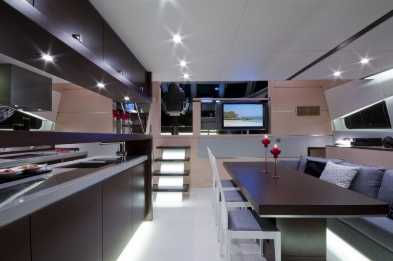 Catamaran Abuelo - Salon View 3