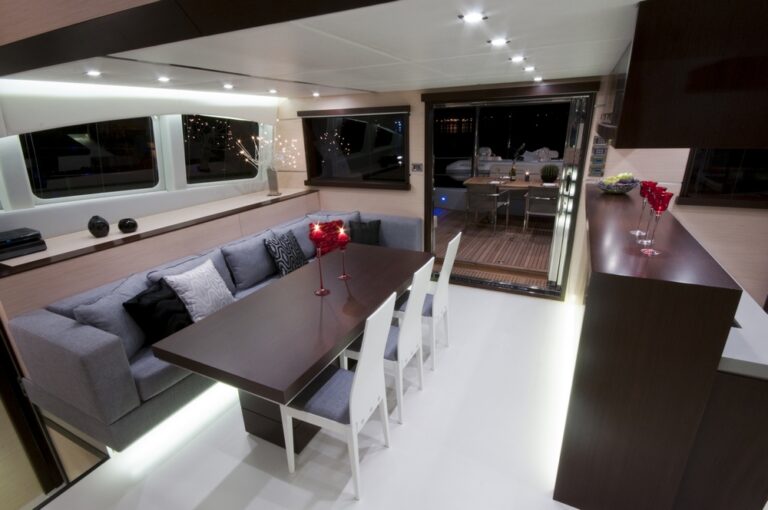 Catamaran Abuelo - Salon View 4