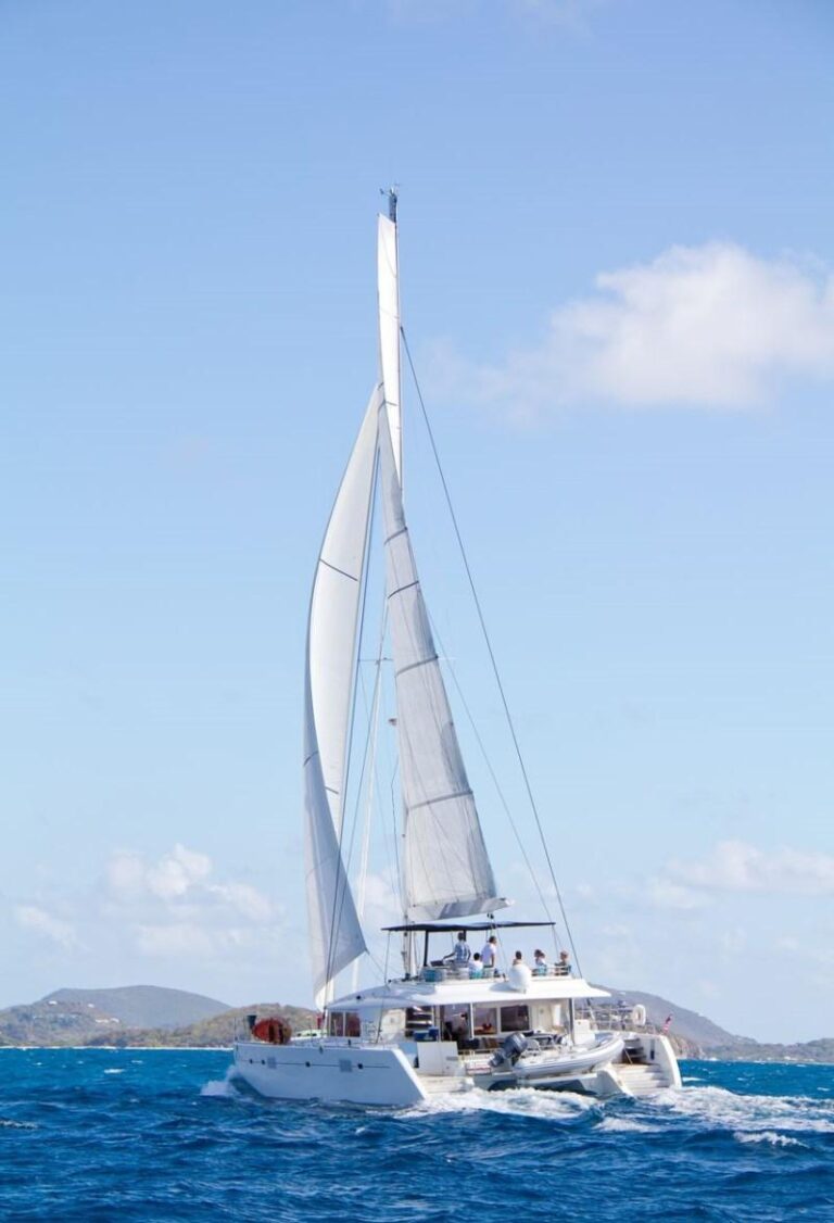 Catamaran BLUE MOON -  Cruising