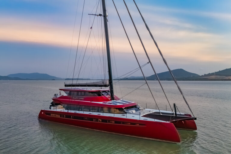 Catamaran CRAZY LOVE Profile