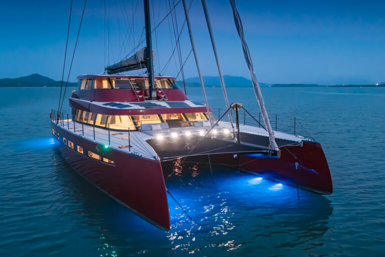 Catamaran CRAZY LOVE Underwater Lighting