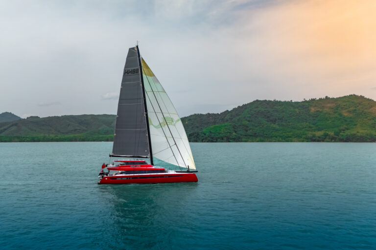 Catamaran CRAZY LOVE Yacht Cruising