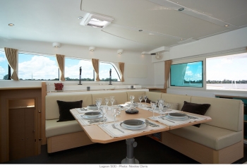 Catamaran DORIS - Salon Dining