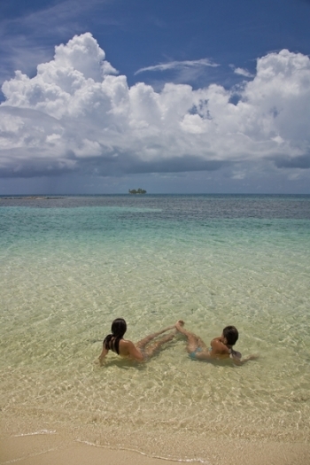 Catamaran DORIS - Swimming in Belize