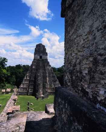 Catamaran DORIS - Temples in Belize