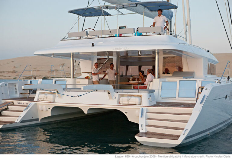 Catamaran DRAGON - Aft View