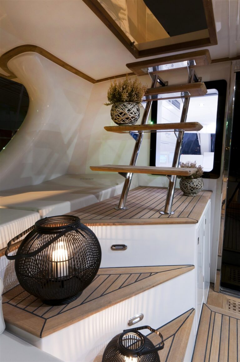 Catamaran DREAMLINER - Aft deck Stairs