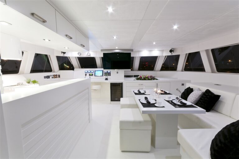 Catamaran DREAMLINER - Salon and Dining