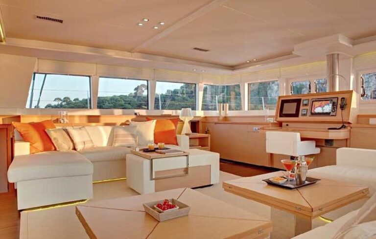 Catamaran ENIGMA -  Salon 2