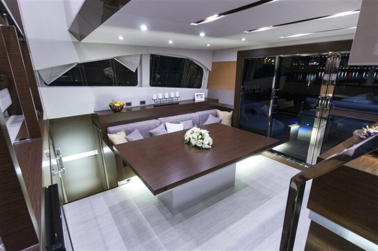 Catamaran EWHALA -  Salon View 3