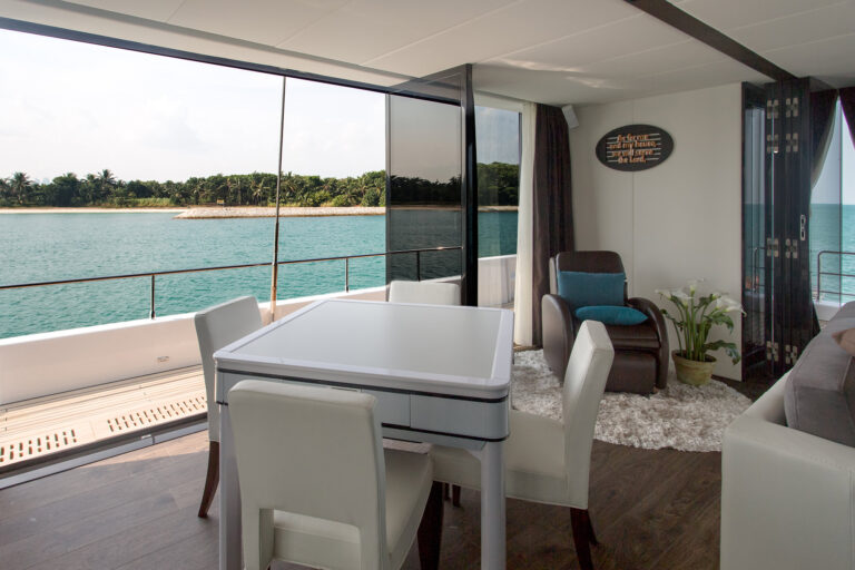 Catamaran Eagle Wings - Sunreef Yachts - card table