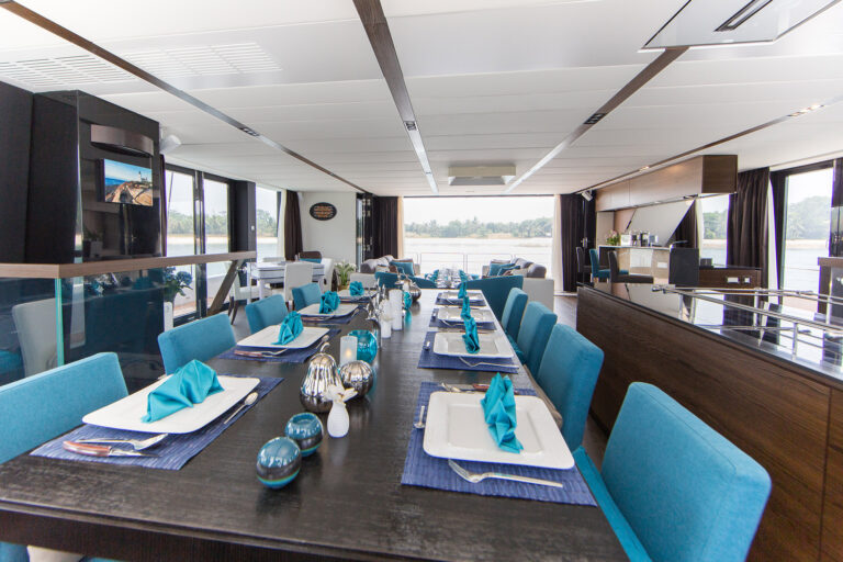 Catamaran Eagle Wings - Sunreef Yachts - dining