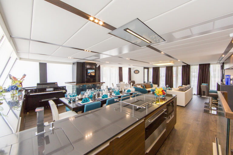 Catamaran Eagle Wings - Sunreef Yachts - main room