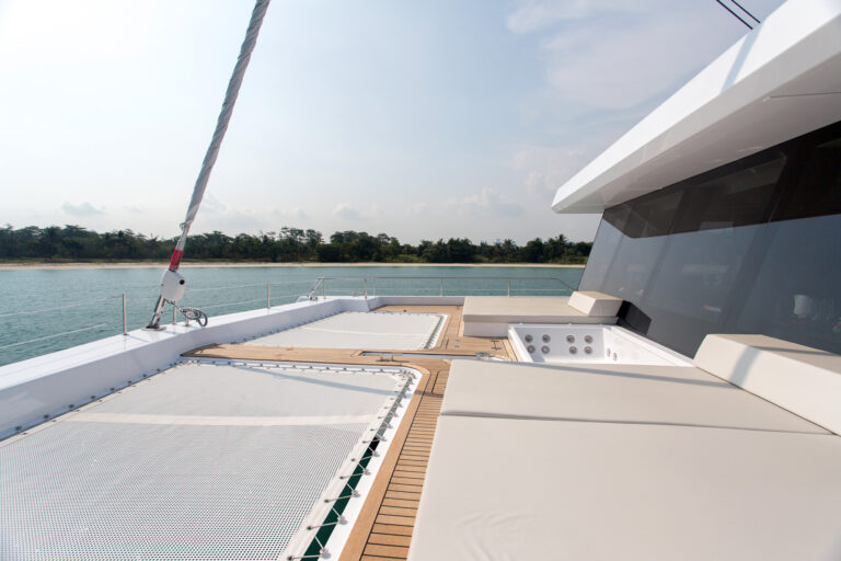 Catamaran Eagle Wings - Sunreef Yachts - sunpads and Jacuzzi
