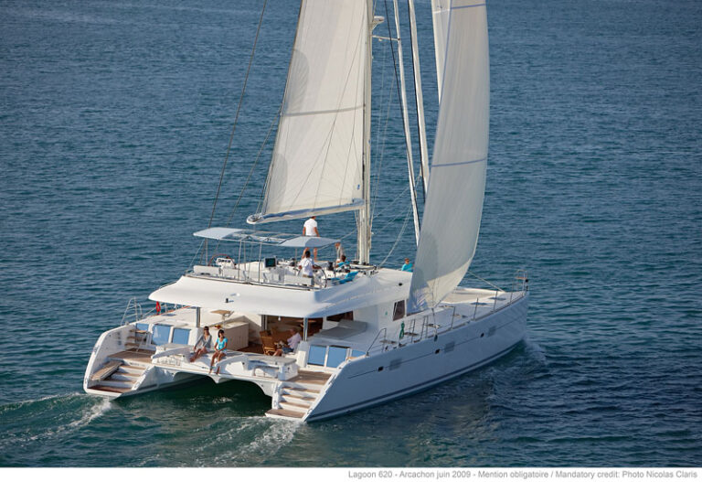 Catamaran GO FREE -  Aft View