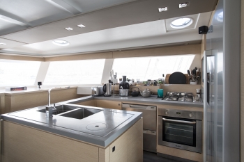 Catamaran HIGHJINKS I - Galley 2