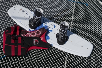 Catamaran HIGHJINKS I - Wake board