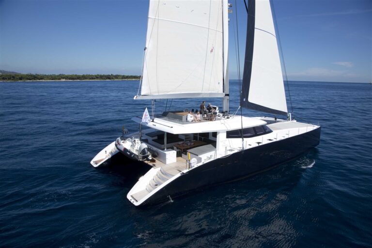 Catamaran LEVANT - Aft View