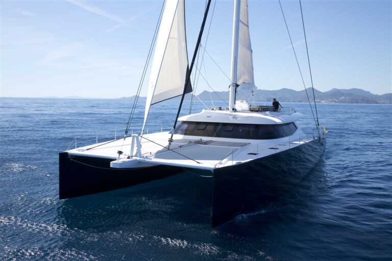 Catamaran LEVANT - Forward View