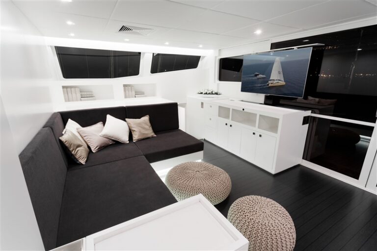 Catamaran LEVANT - Salon Seating