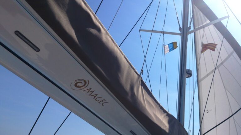 Catamaran MAGEC - Boom